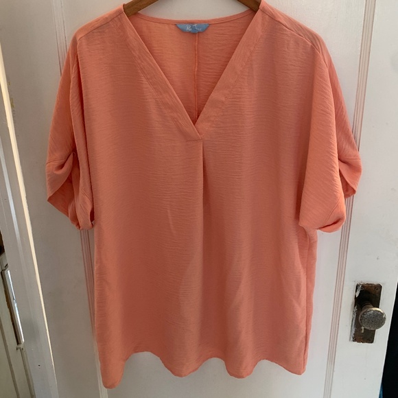 NEW NEVER WORN Beautiful peach / light coral flowy v-neck blouse - Picture 1 of 7